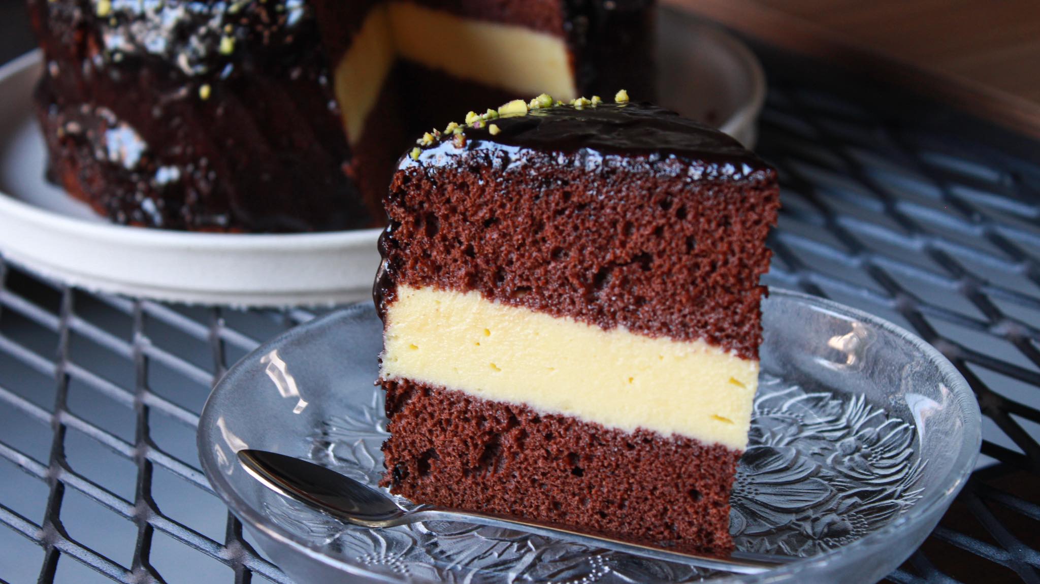 Τούρτα -με- αφράτο- παντεσπάνι- και- κρέμα- βανίλιας-