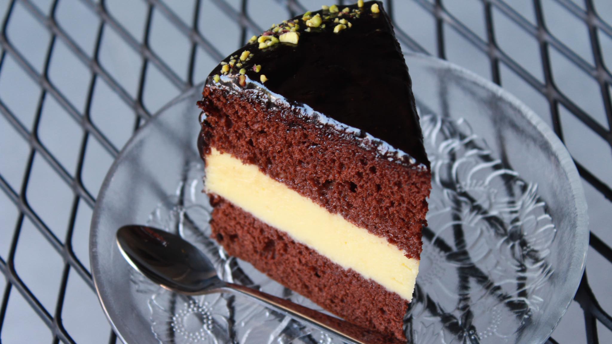 Τούρτα -με- αφράτο- παντεσπάνι- και- κρέμα- βανίλιας-