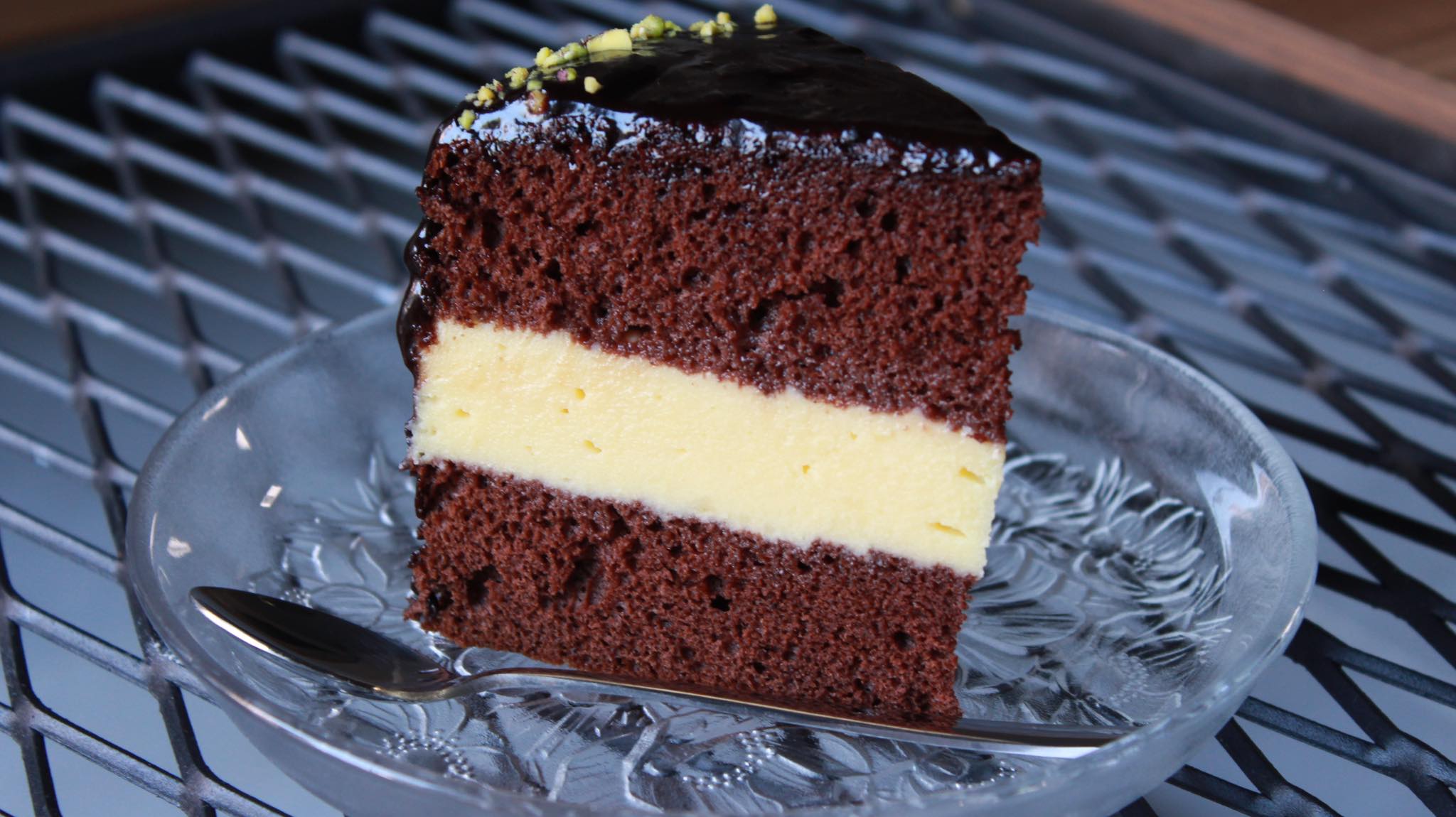 Τούρτα -με- αφράτο- παντεσπάνι- και- κρέμα- βανίλιας-Συνταγή- 