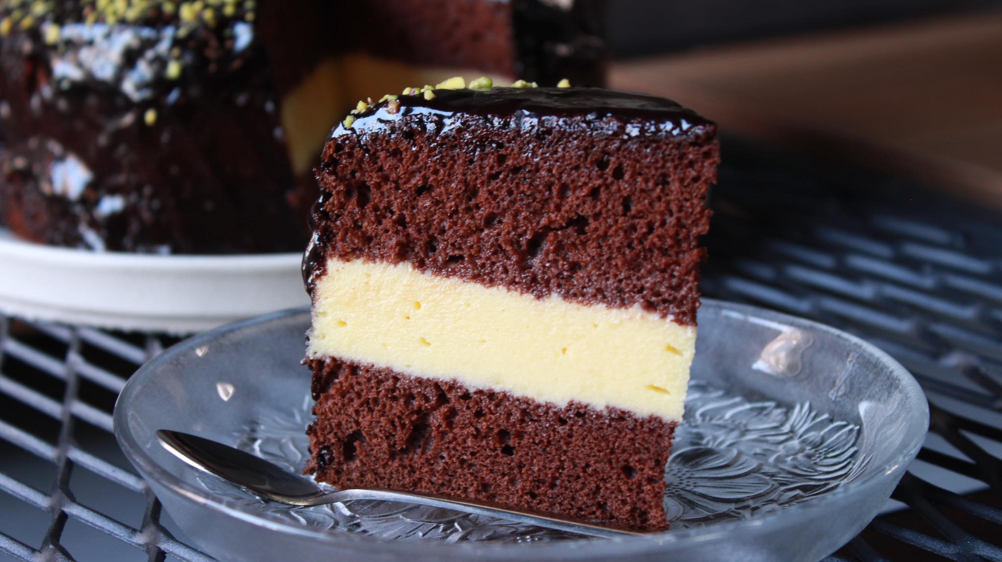 Τούρτα -με- αφράτο- παντεσπάνι- και- κρέμα- βανίλιας-Συνταγή- 