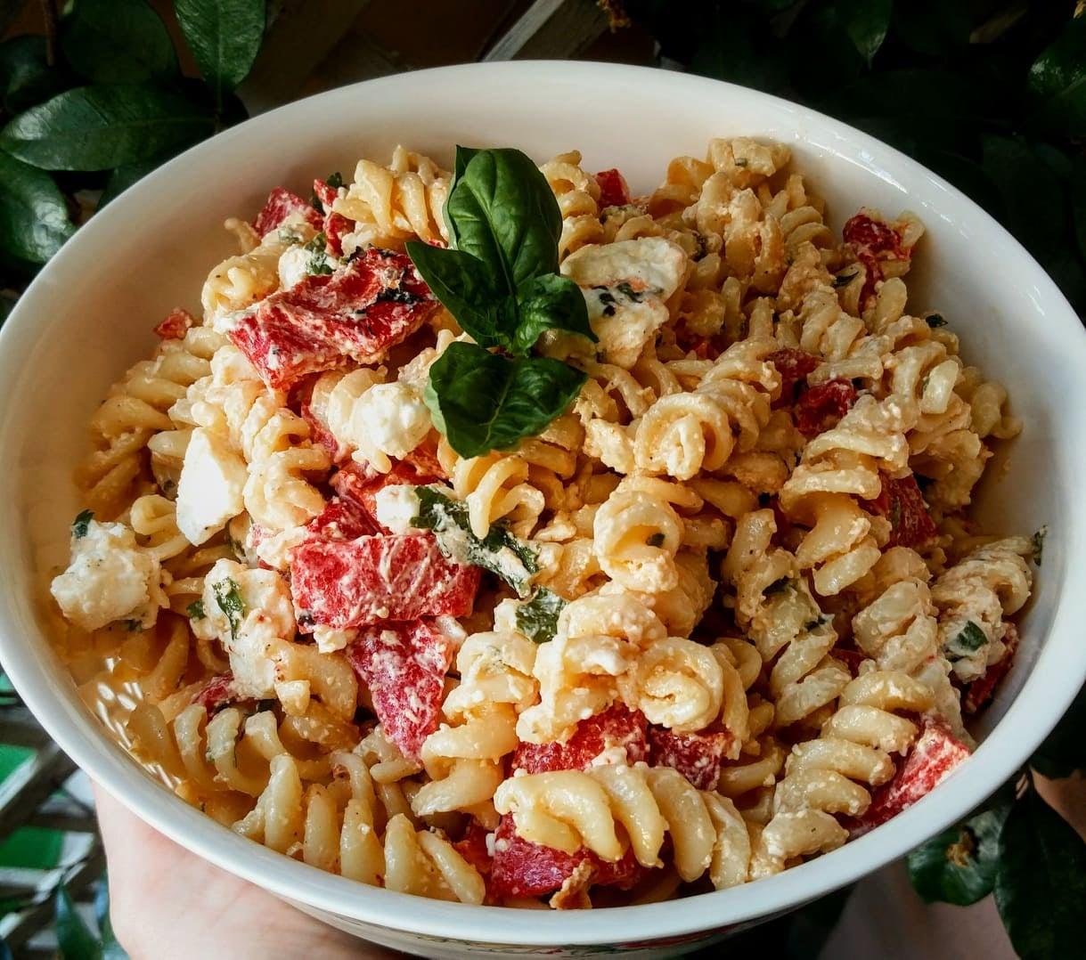 Μακαρονοσαλάτα- με- λιαστή- ντομάτα- Μακαρονοσαλάτα- με- λιαστή- ντομάτα-