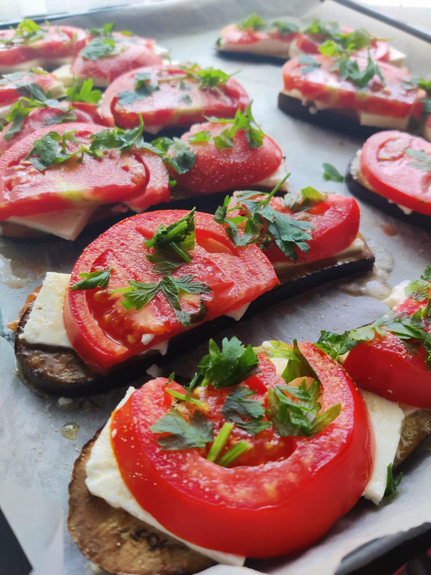 Μελιτζάνες_με κατσικίσιο τυρί_και_ντομάτα_