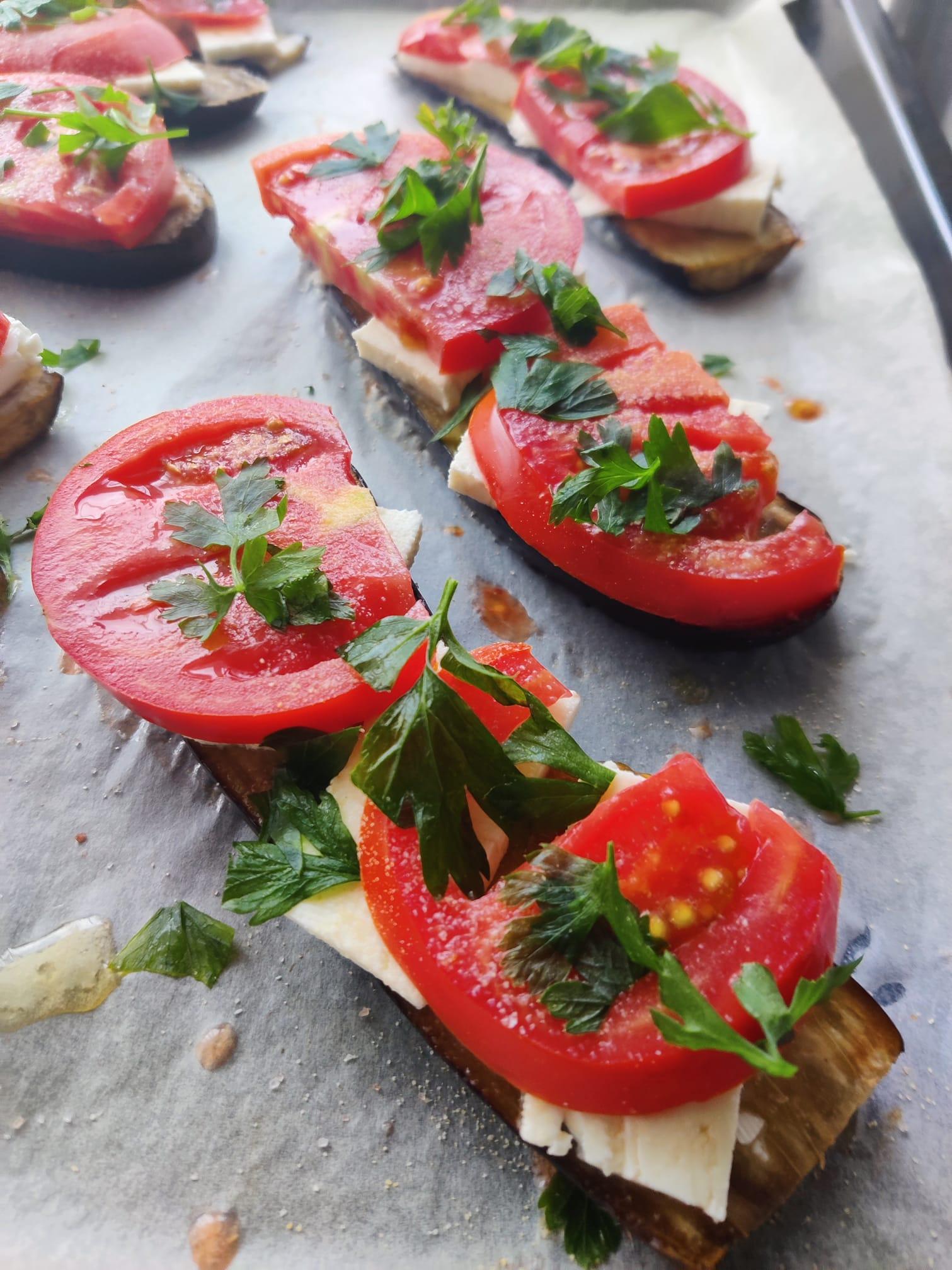 Μελιτζάνες_με κατσικίσιο τυρί_και_ντομάτα_