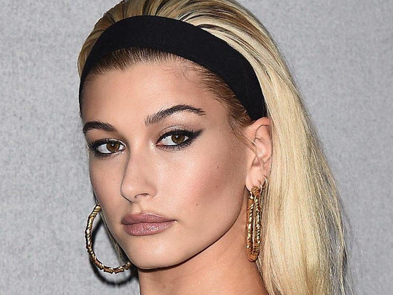 Μαλλιά Φθινόπωρο Χειμώνας 2021 – 2022: στις νέες τάσεις η Κορδέλα στα μαλλιά Μαλλιά Φθινόπωρο Χειμώνας 2021 – 2022: στις νέες τάσεις η Κορδέλα στα μαλλιά