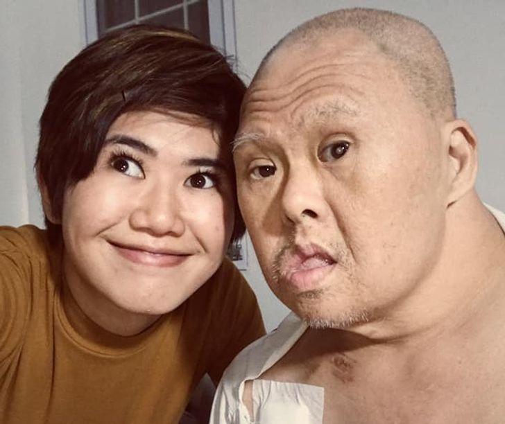 κορίτσι_εύχεται_χρόνια πολλά_στον_μπαμπά_της_με_σύνδρομο Down_