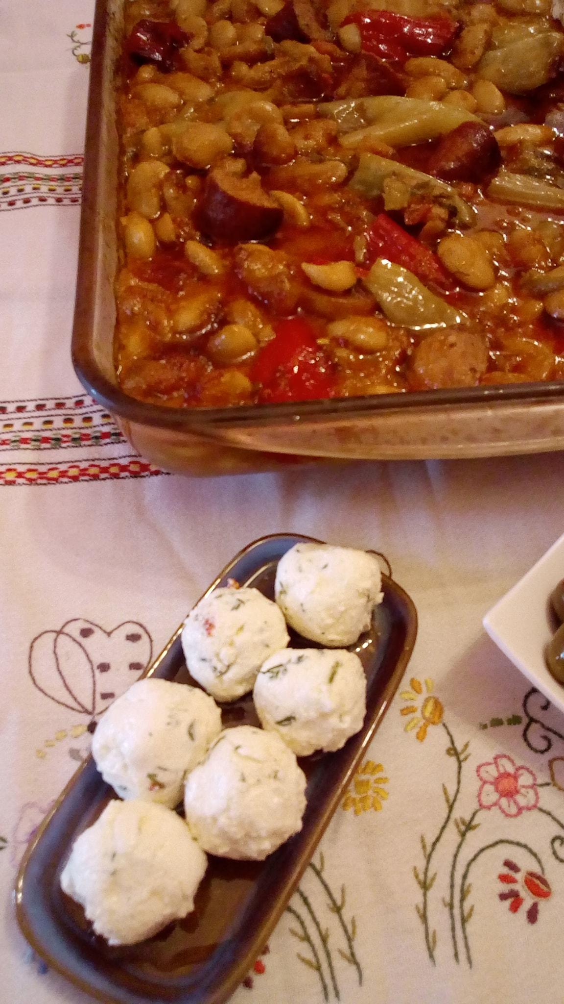 Γίγαντες- στον- φούρνο- με- χωριάτικο- λουκάνικο- Συνταγή- 