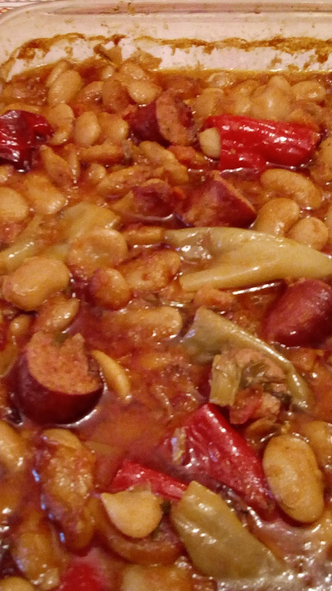 Γίγαντες- στον- φούρνο- με- χωριάτικο- λουκάνικο- Συνταγή- 