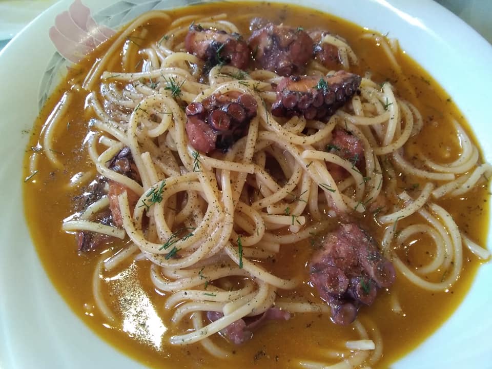 Μακαρόνια- με- χταπόδι-Συνταγή- Μακαρόνια- με- χταπόδι-Συνταγή-