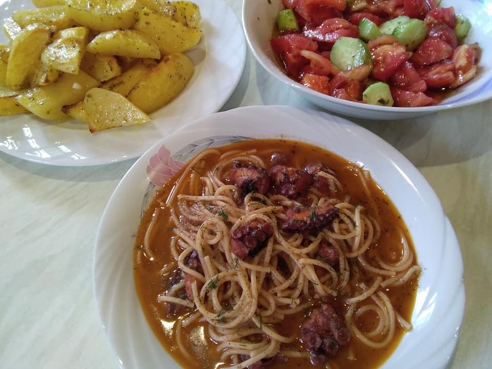 Μακαρόνια- με- χταπόδι-Συνταγή- Μακαρόνια- με- χταπόδι-Συνταγή-