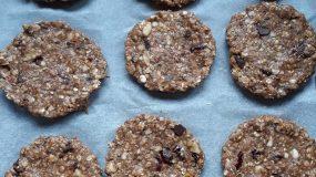 Κολατσιό για σχολείο: Superfood cookies από τον Άκη Πετρετζίκη