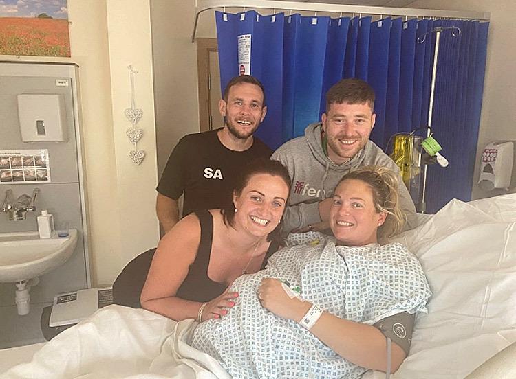 γεννήθηκε-χωρίς μήτρα-και-έγινε-μαμά-μέσω-παρένθετης μητέρας-