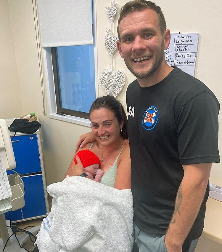 γεννήθηκε-χωρίς μήτρα-και-έγινε-μαμά-μέσω-παρένθετης μητέρας-