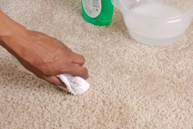 πως-να-καθαρίσετε-την-πλαστελίνη-από-την-μοκέτα-κόλπα καθαρισμού-