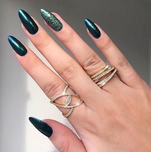 κυπαρισσί-νύχια-με-γκλίτερ-