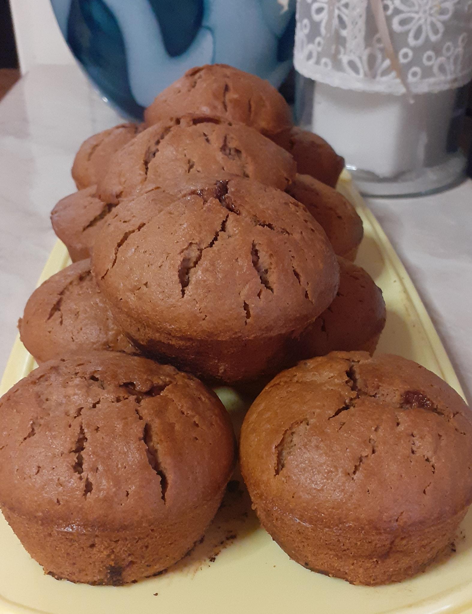 Σοκολατένια- κεκάκια- με -πορτοκάλι- και -γέμιση- πραλίνα-