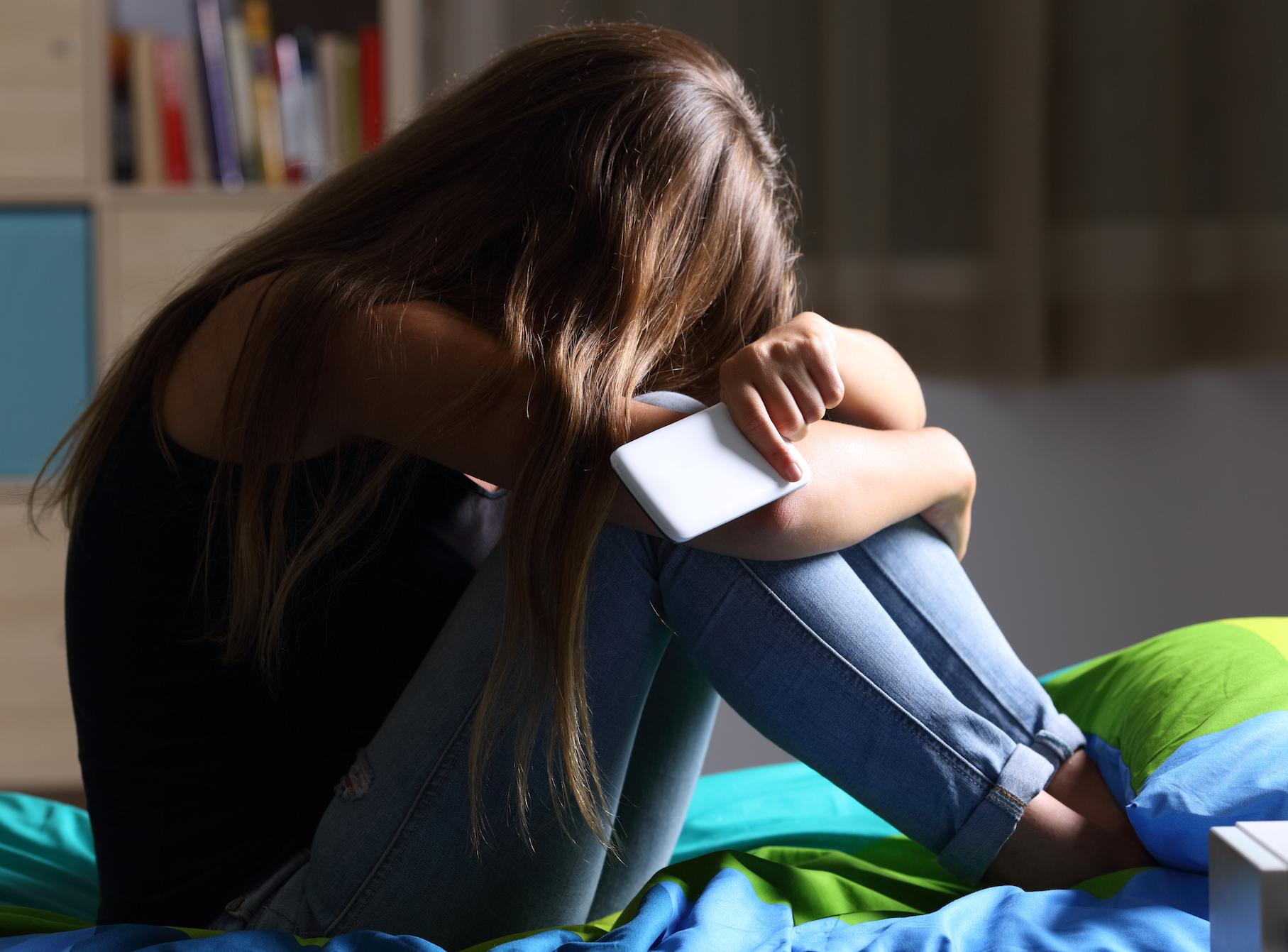 Διπολική διαταραχή και κατάθλιψη σε έφηβους: Αναγνωρίστε τα σημάδια