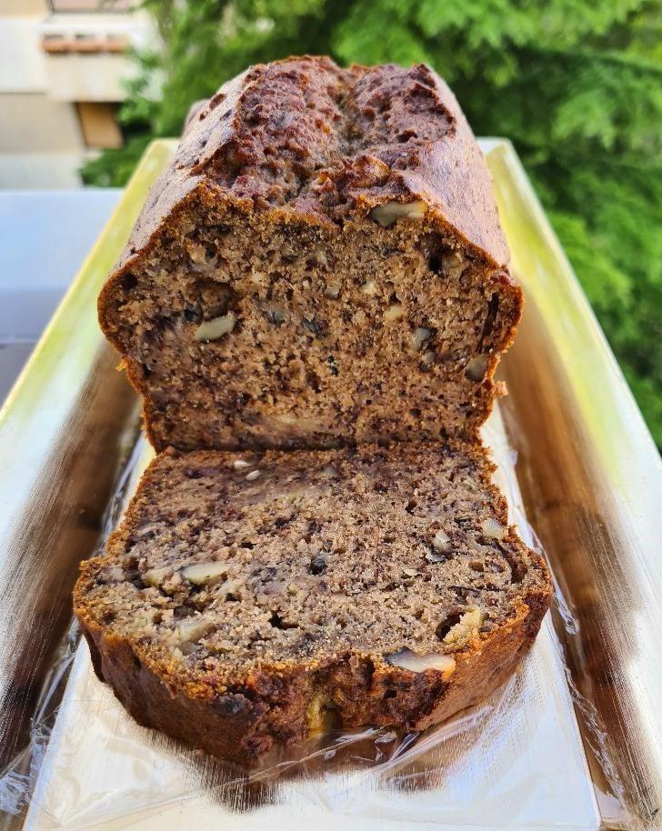 Υγιεινό- κέικ- με-αλεύρι- ολικής- και -καρύδια- Υγιεινό- κέικ- με-αλεύρι- ολικής- και -καρύδια-