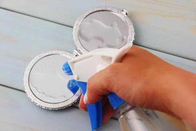 καθαρίστε-τους-καθρέφτες-με-ξύδι-