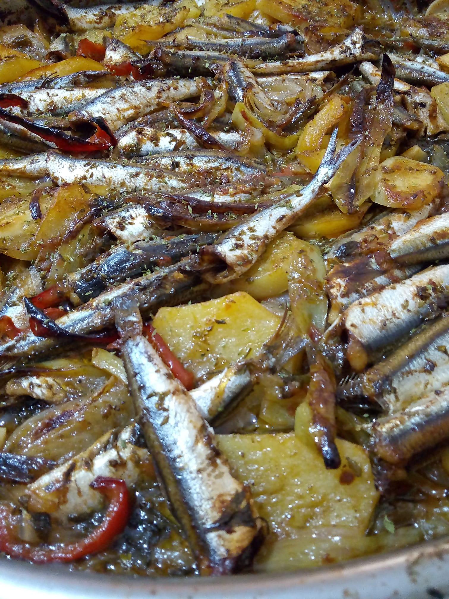 Γαύρος- με- πατάτες- στο -φούρνο - Γαύρος- με- πατάτες- στο -φούρνο -