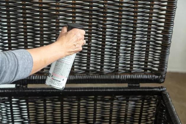 πως-να-βάψουμε-τα-ψάθινα έπιπλα-
