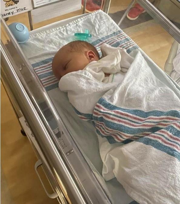 γυναίκα-πήγε-στο-νοσοκομείο-για-σκωληκοειδίτιδα-και-γύρισε-μαμά- γυναίκα-πήγε-στο-νοσοκομείο-για-σκωληκοειδίτιδα-και-γύρισε-μαμά-