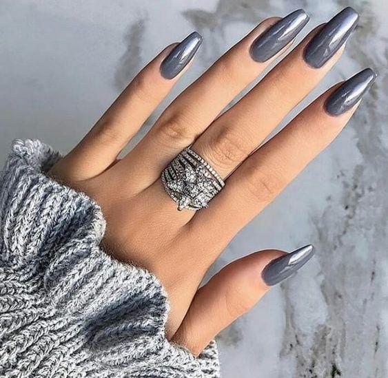 γκρι-ιριδίζον-νύχια-για-τον-Οκτώβριο-