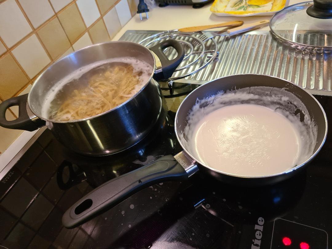 Καρμπονάρα-αλά ελληνικά- Καρμπονάρα-αλά ελληνικά-