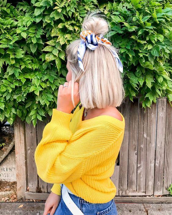 μισά-κάτω-και-μισά-πιασμένα-κότσο-