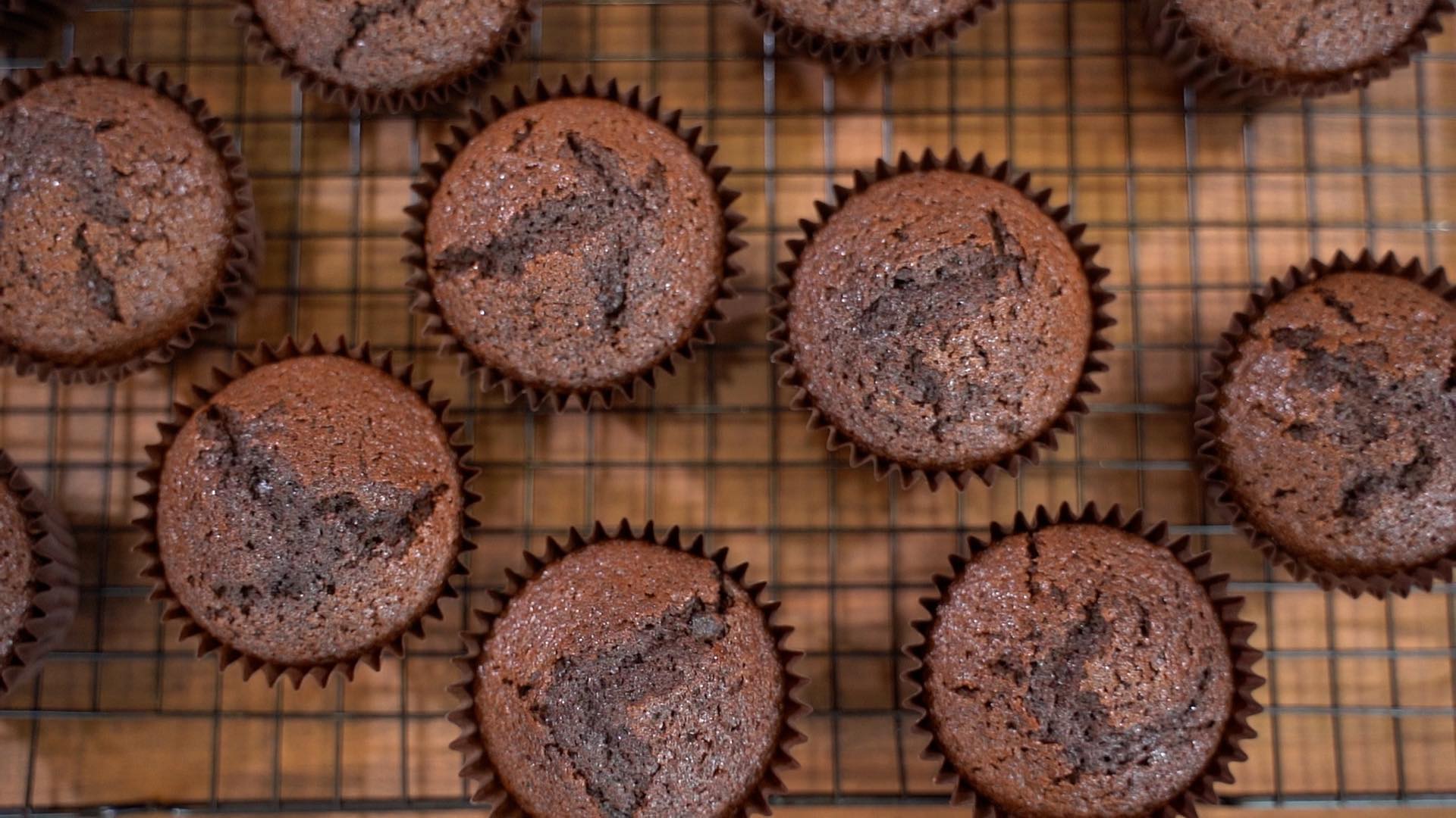 Αφράτα -σοκολατένια- κεκάκια- του- Δημήτρη -Μιχαηλίδη-