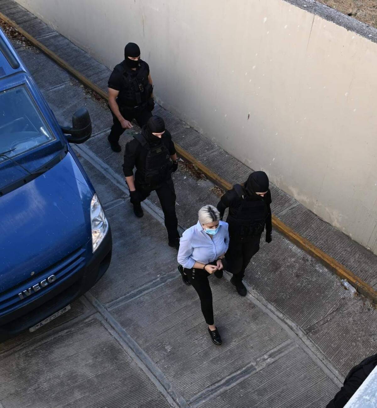 Δίκη βιτριόλι : Η Ιωάννα έφτασε στα δικαστήρια-Παρούσα και η δράστης