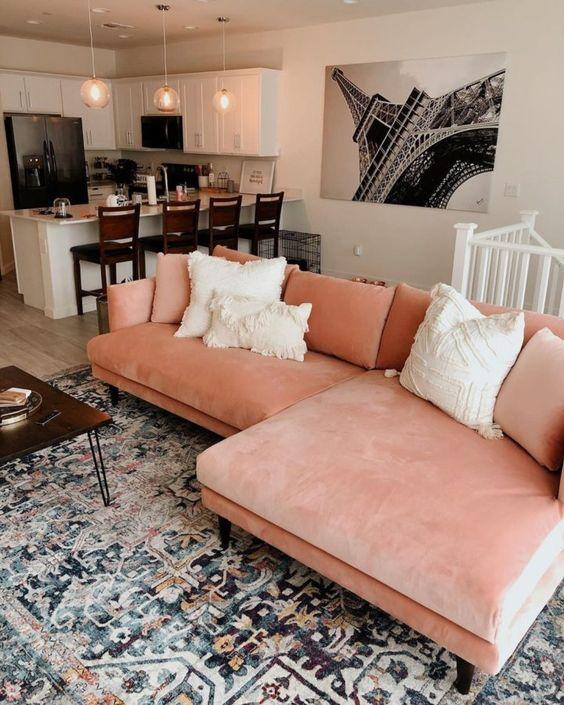 ροζ καναπές-από-βελούδο-