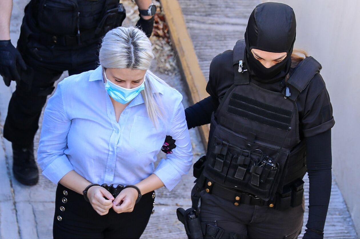 Επίθεση με βιτριόλι : Νέα στοιχεία και αποκαλύψεις από πρόσωπα “κλειδιά” φίλους της Έφης