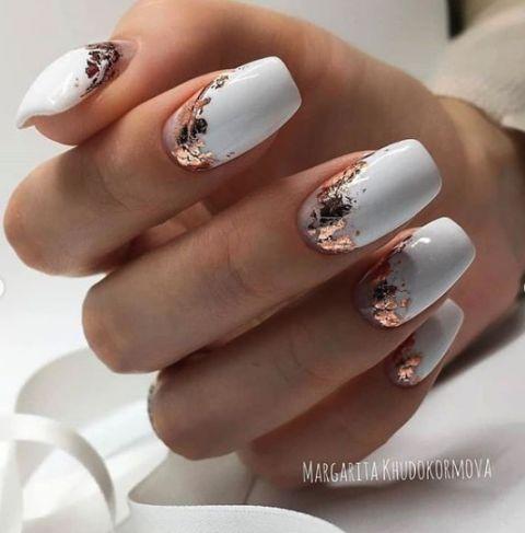 λευκό-του-πάγου-στα-νύχια-ιδέες-με-σχέδια-