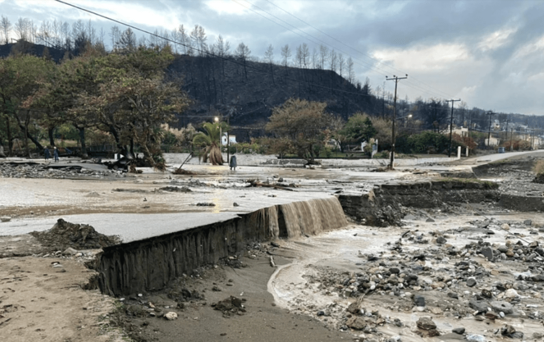 Μεγάλες καταστροφές στην Εύβοια: Η περιοχή έχει μετατραπεί σε ποτάμι.(Video)