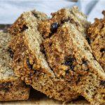 Σταφιδόψωμο ολικής χωρίς ζάχαρη με σταγόνες σοκολάτας