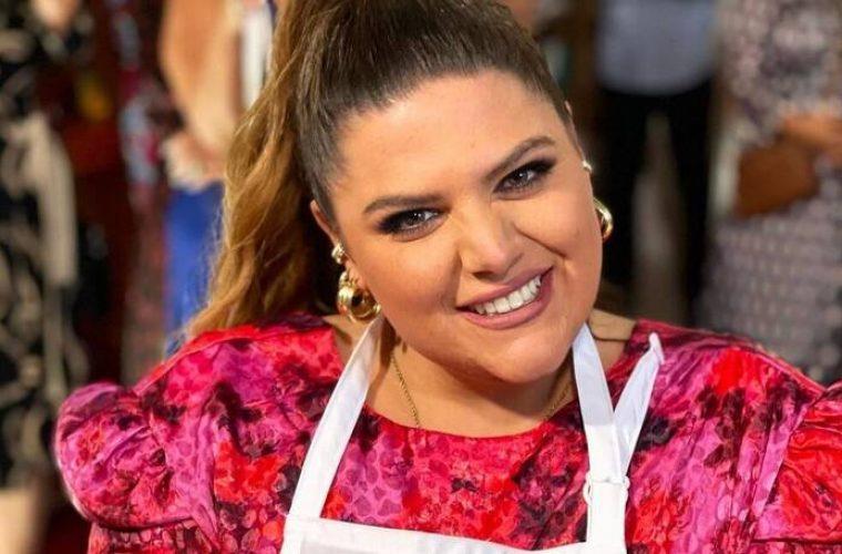 Η Δανάη Μπάρκα έγινε νονά – Τα υπέροχα βαφτιστικά! (εικόνες)