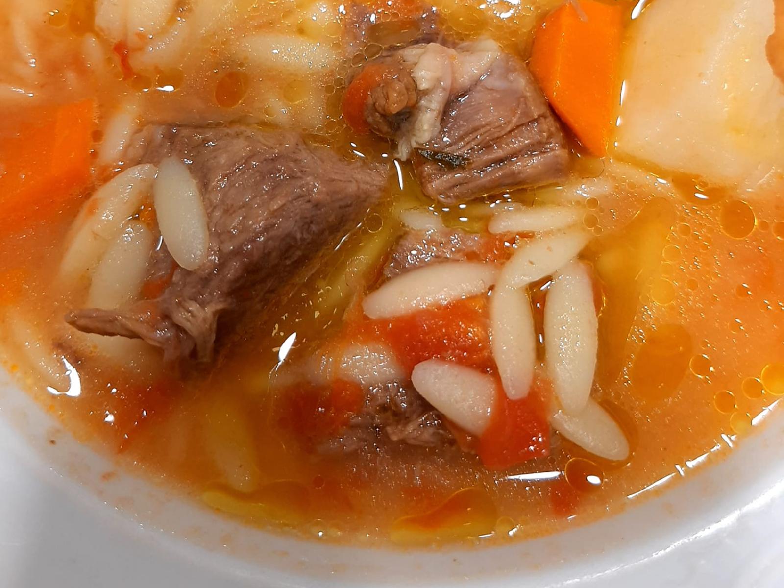 Μοσχαρόσουπα με κριθαράκι