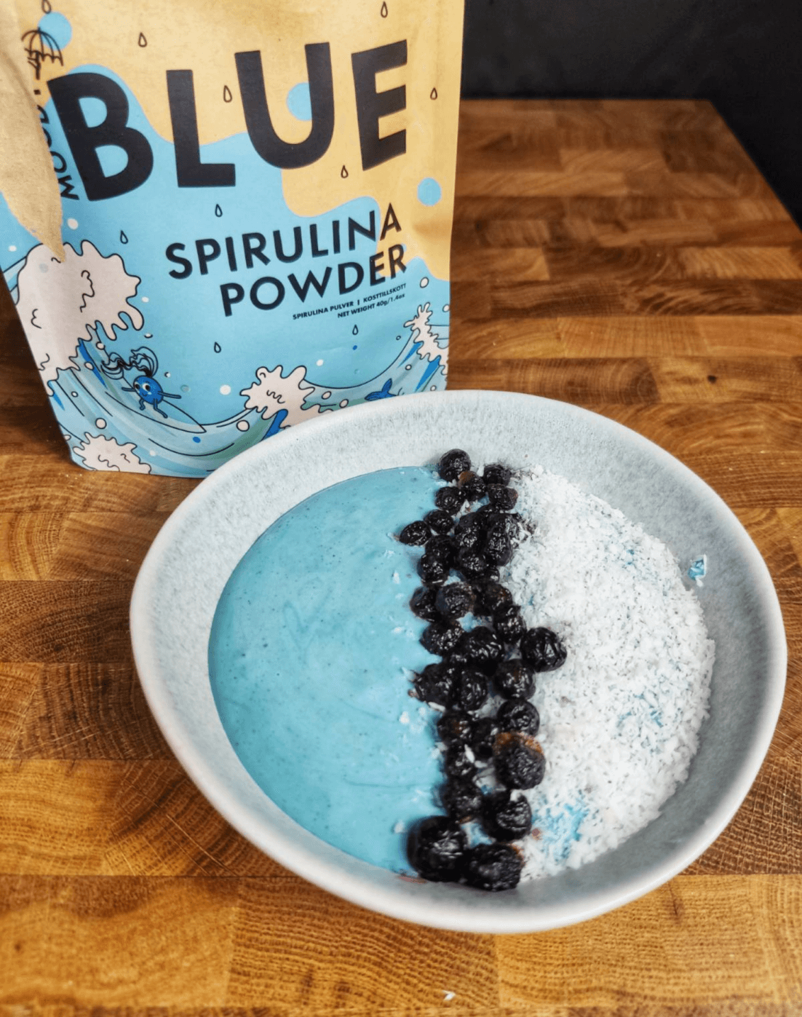 Smoothie-bowl-με-μπλε σπιρουλίνα- Smoothie-bowl-με-μπλε σπιρουλίνα-