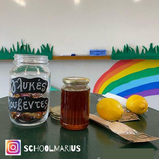 Δάσκαλος-διδάσκει-την-ευγένεια-με-λεμόνια-σοκολατάκια-και-μέλι-