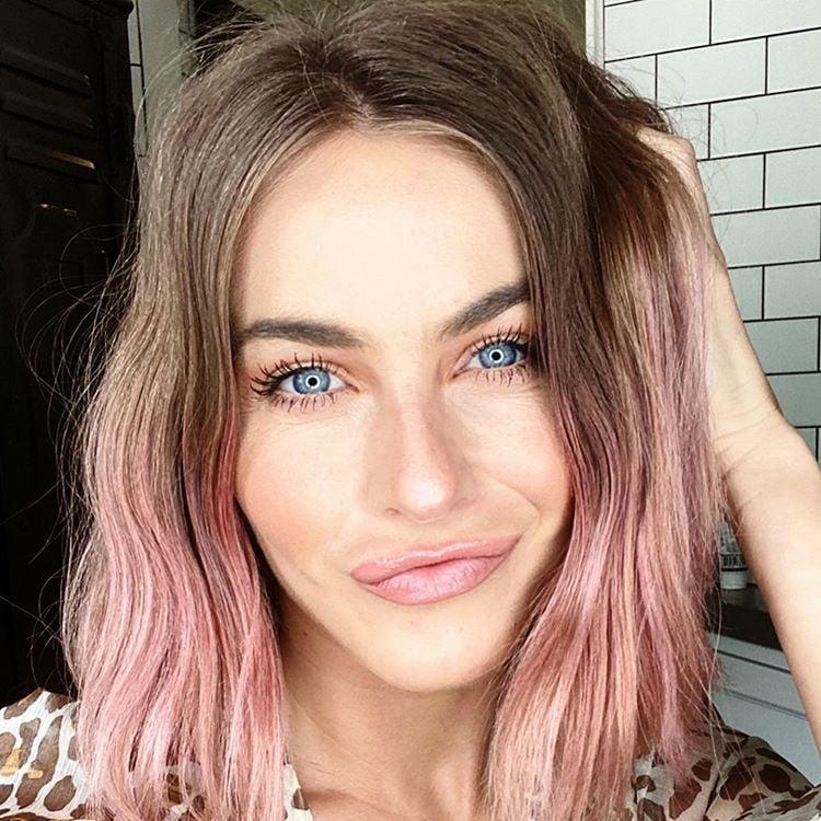 Ροζ ανταύγειες: Η νέα τάση στα μαλλιά για το Φθινόπωρο – Χειμώνας 2021 – 2022