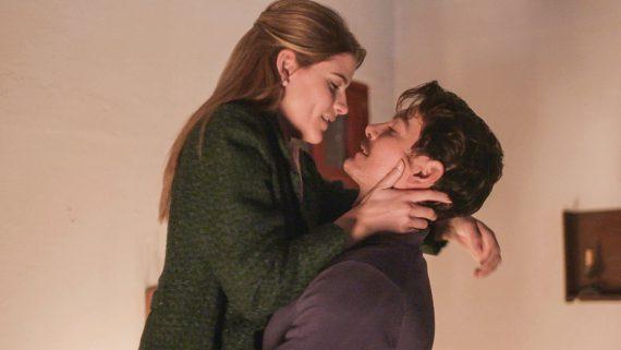 Άγριες Μέλισσες : Δρόσω και Κωνσταντής γίνονται ζευγάρι ξανά και ανοιγεί ο δρόμος για το γάμο