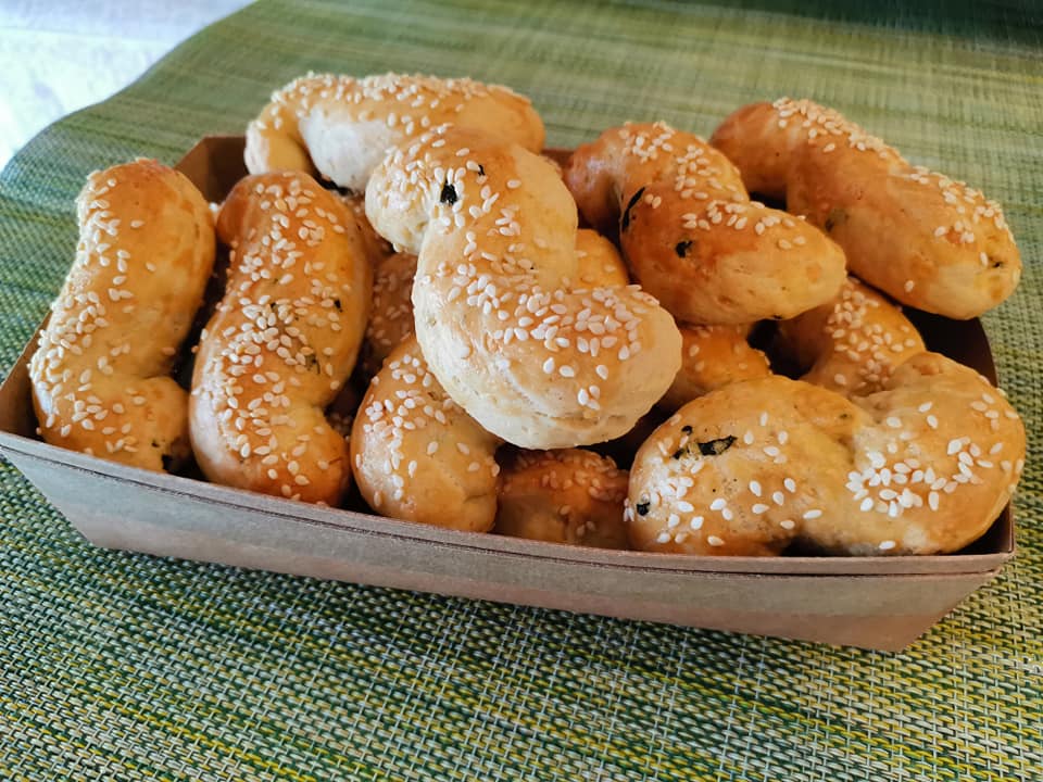 Αλμυρά- κουλουράκια- με- φέτα- και- μυρωδικά-