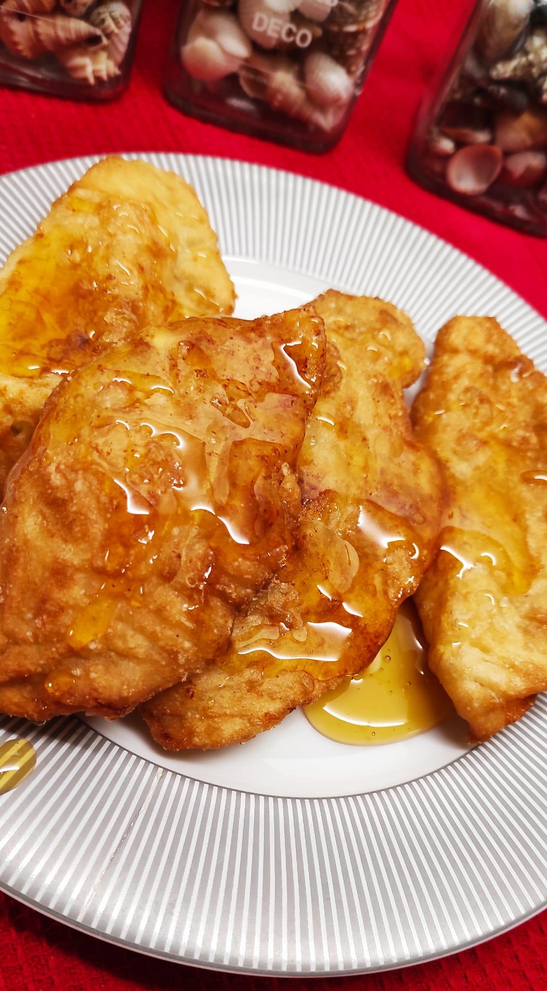 Τυροπιτάκια-με μέλι-