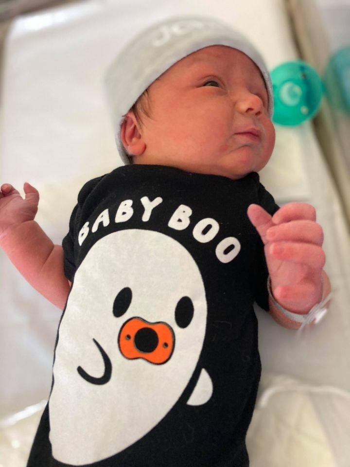 Μητέρα-γέννησε-το-παιδί-της-στο-κρεβάτι-ενώ-κοιμόταν-