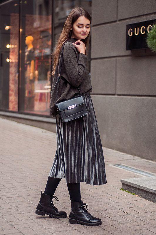 γκρι-πλισέ φούστα-με-γκρι-μπλούζα-ιδέες- γκρι-πλισέ φούστα-με-γκρι-μπλούζα-ιδέες-