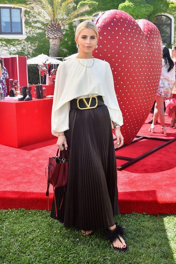 λευκή-μπλούζα-με-μαύρη-πλισέ-φούστες-ιδέες- λευκή-μπλούζα-με-μαύρη-πλισέ-φούστες-ιδέες-