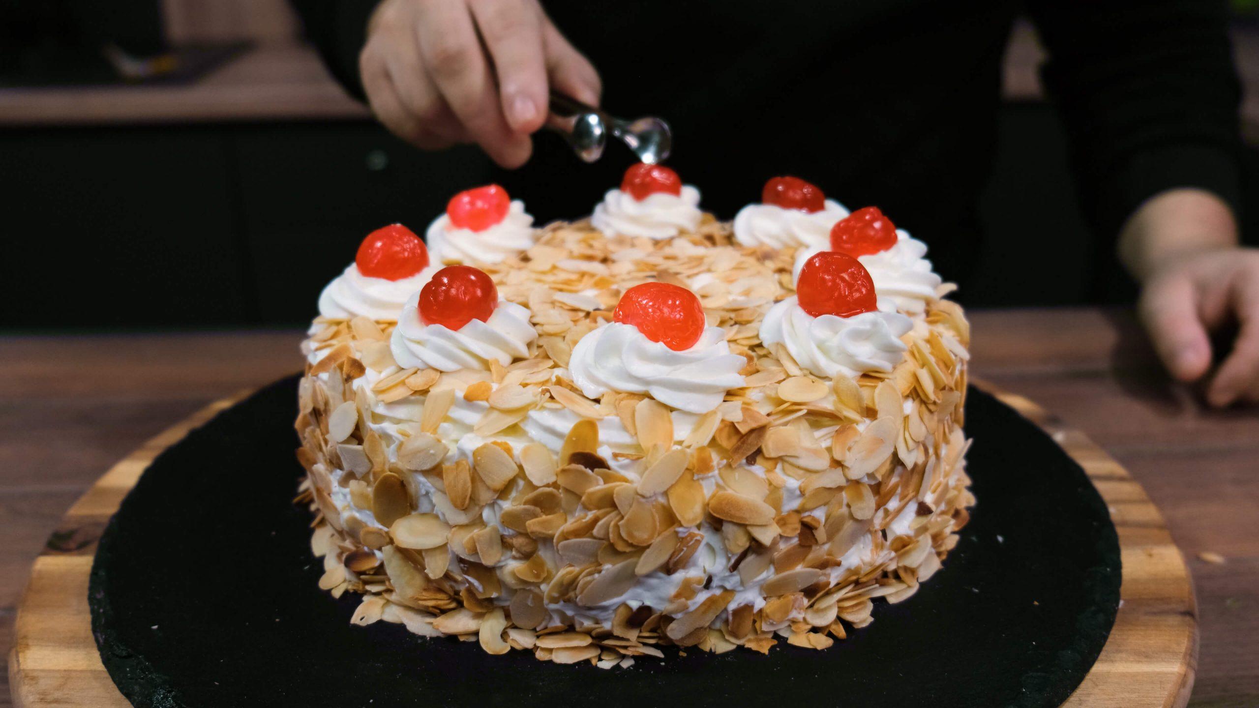 Τούρτα- Αμυγδάλου- από-τον- Παναγιώτη -Παπαδάκη-