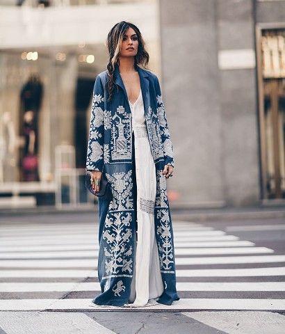 boho-chic-style-με-λευκό-φόρεμα-και-μπλε-πανωφόρι- boho-chic-style-με-λευκό-φόρεμα-και-μπλε-πανωφόρι-