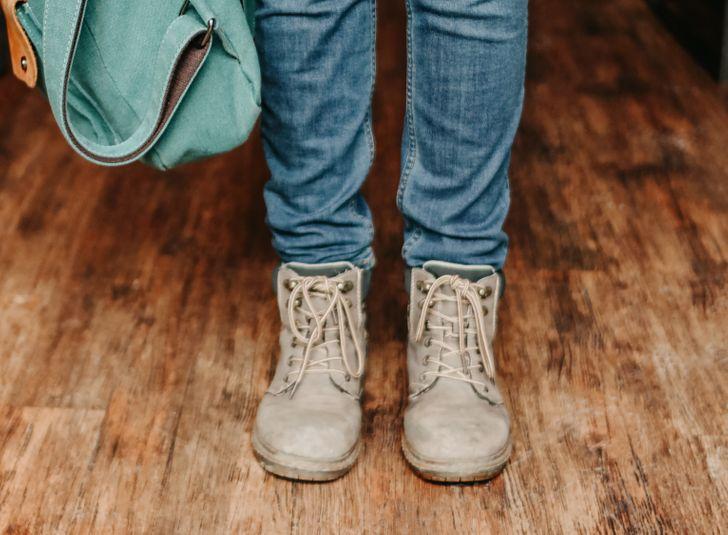 πως-να-συνδυάζουμε-σωστά-τα-τζιν παντελόνια-με-τα-μποτάκια-