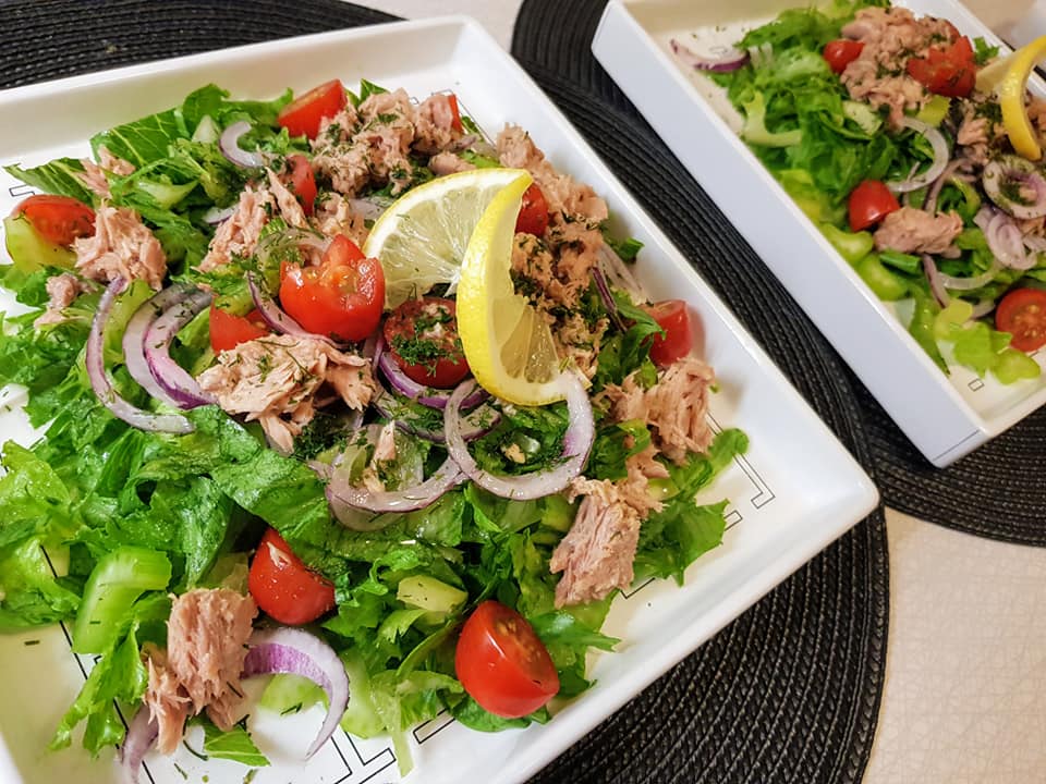 Τονοσαλάτα-με -μαρούλι Τονοσαλάτα-με- μαρούλι